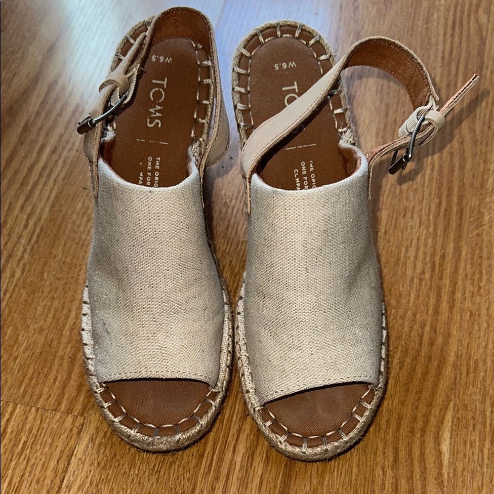 Toms cork sandals in tan linen 6.5